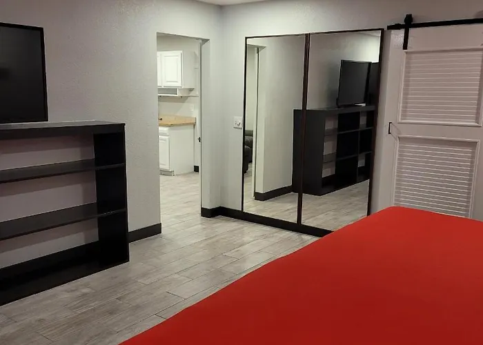 Pinetop Studio Suites Hotel 2*
