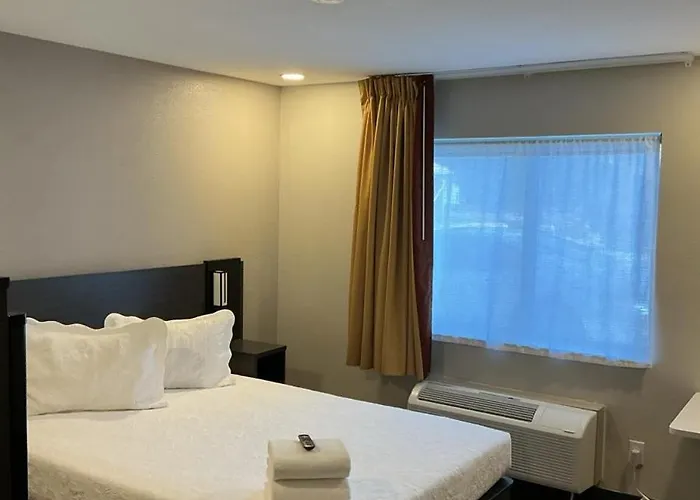 Pinetop Studio Suites 2*