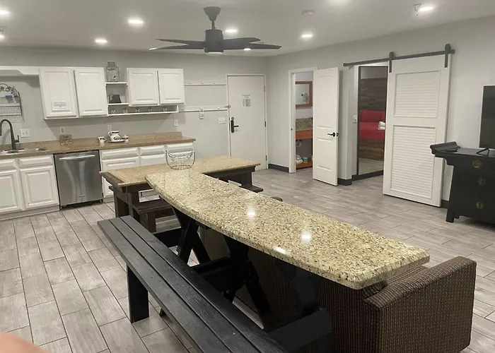 Pinetop Studio Suites 2*