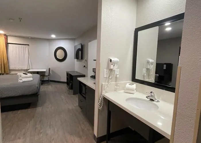 Pinetop Studio Suites Hotel 2*